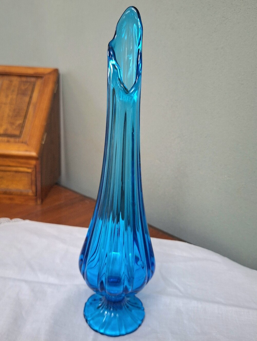 Vintage L.E. Smith "Simplicity" Peacock Blue Swung Glass Vase 13"
